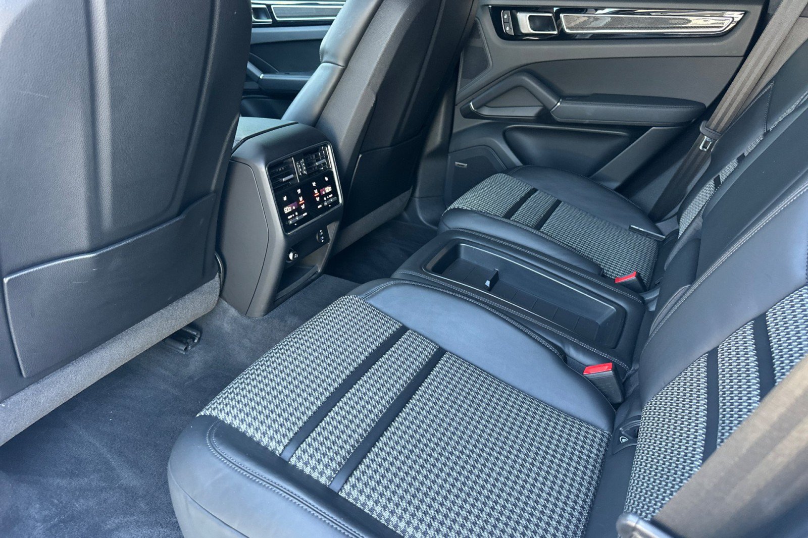Certified 2023 Porsche Cayenne S AWD/4WD image 13