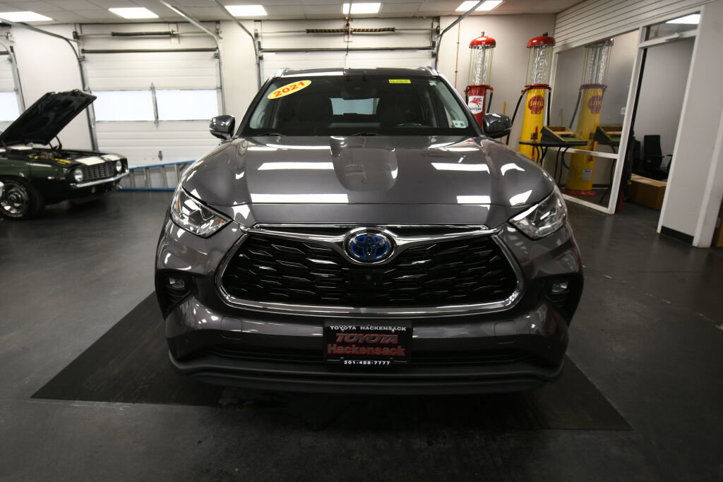 Used 2021 Toyota Highlander Limited image 2