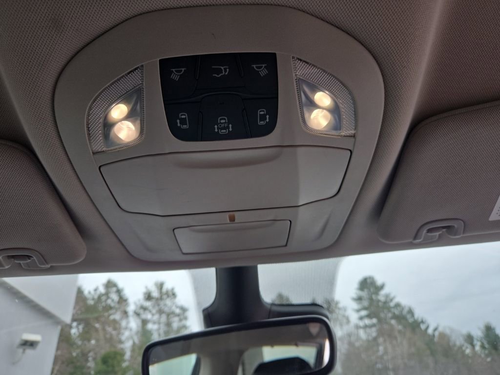 Used 2023 Chrysler Pacifica Touring-L FWD image 44