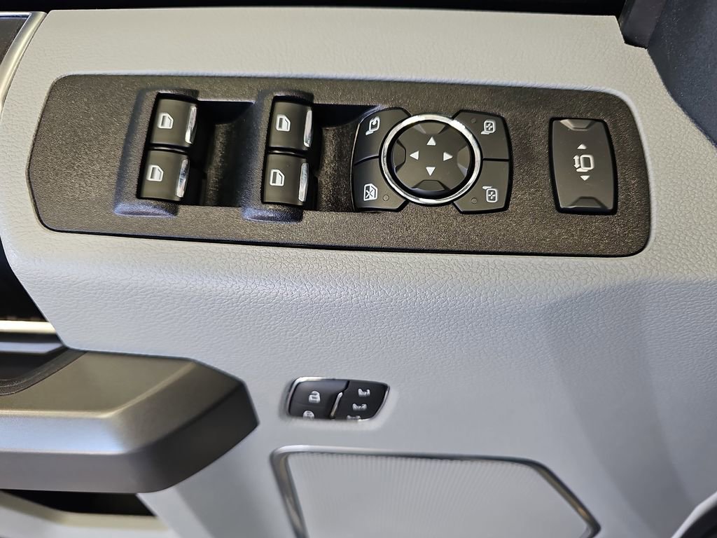 Used 2022 Ford F250 Limited w/ FX4 Off-Road Package image 27