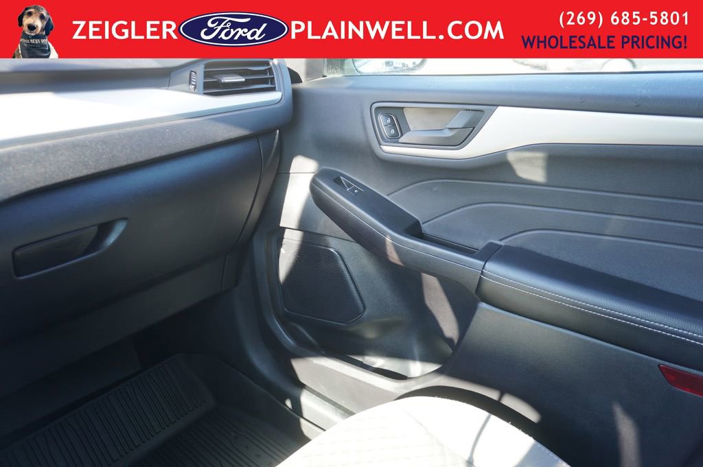 Used 2022 Ford Escape SE w/ Cold Weather Package image 31