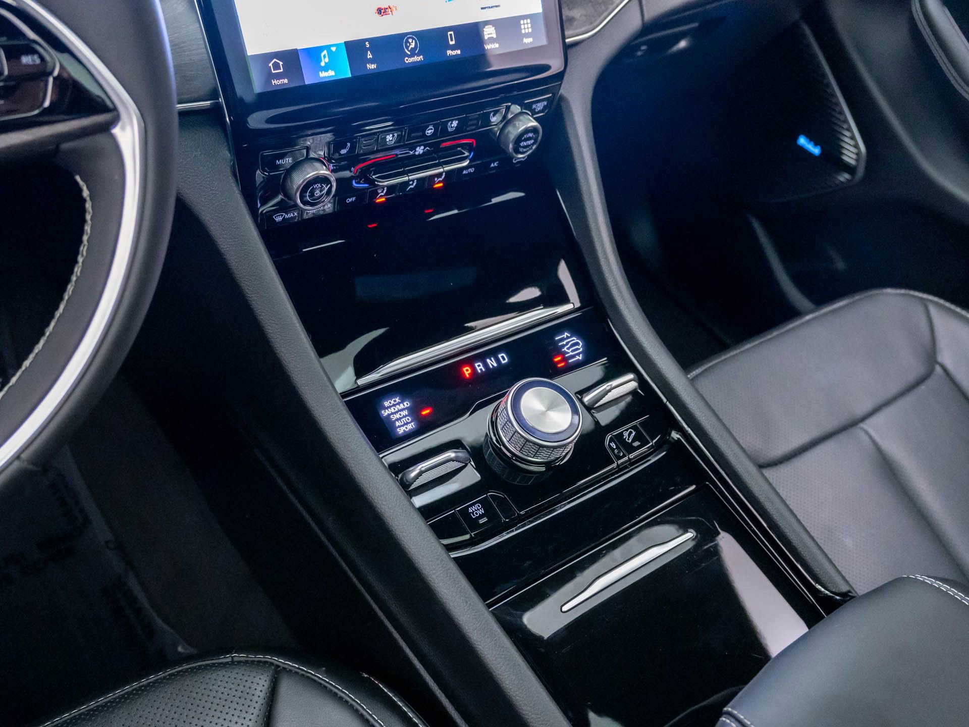 Used 2023 Jeep Grand Cherokee Overland image 12