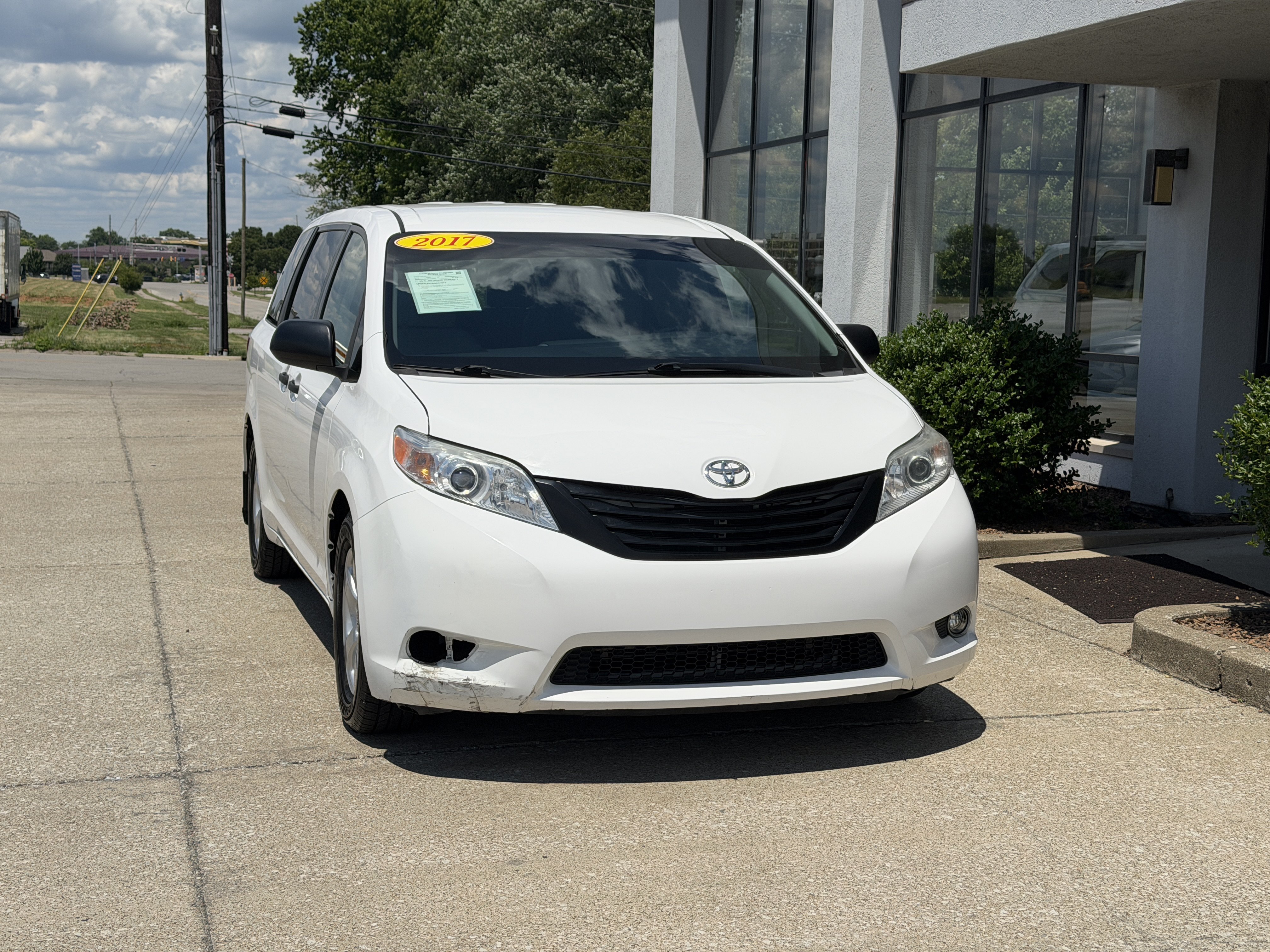 Used 2017 Toyota Sienna L FWD image 17
