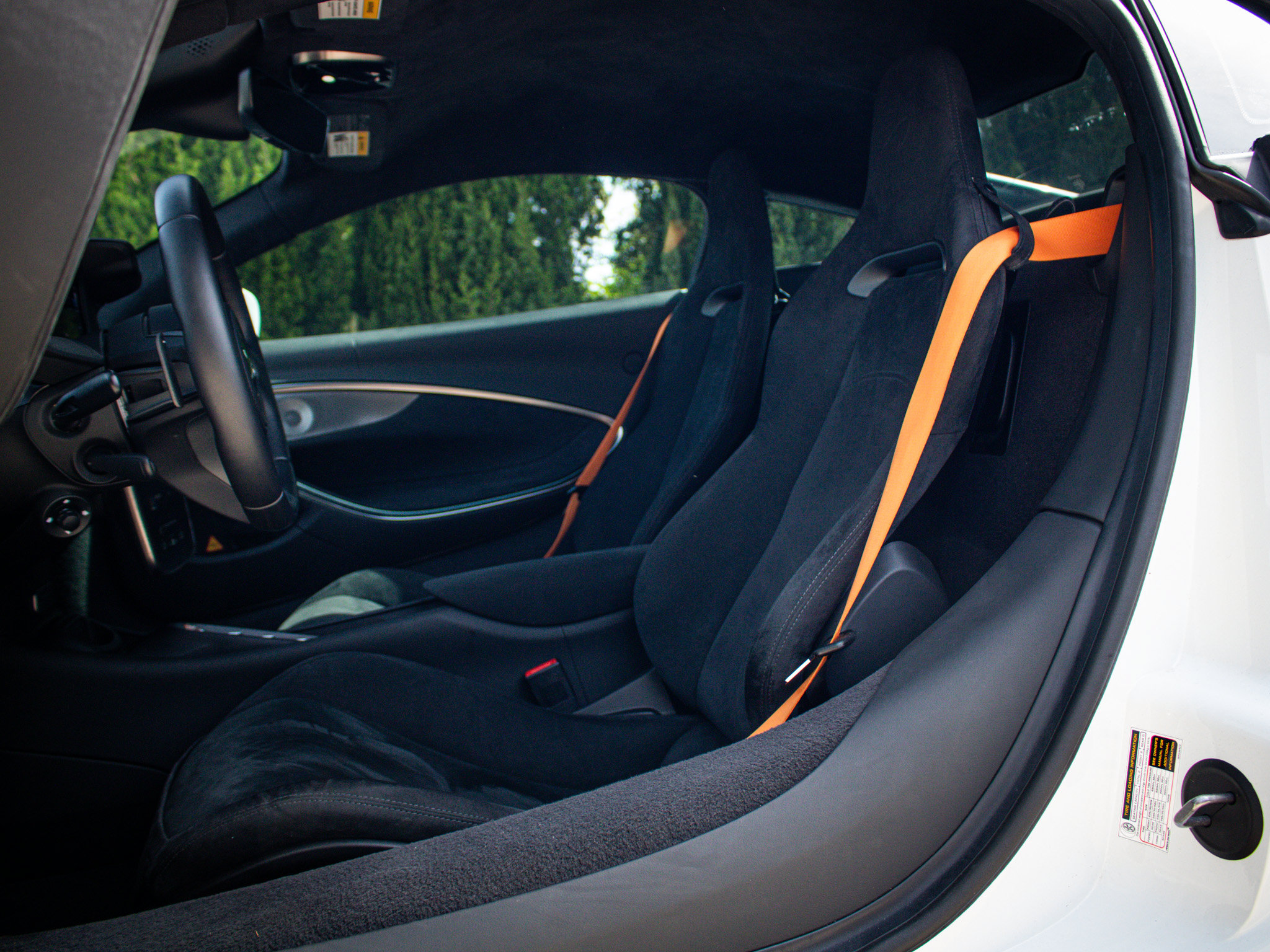 Used 2025 McLaren Artura RWD image 16