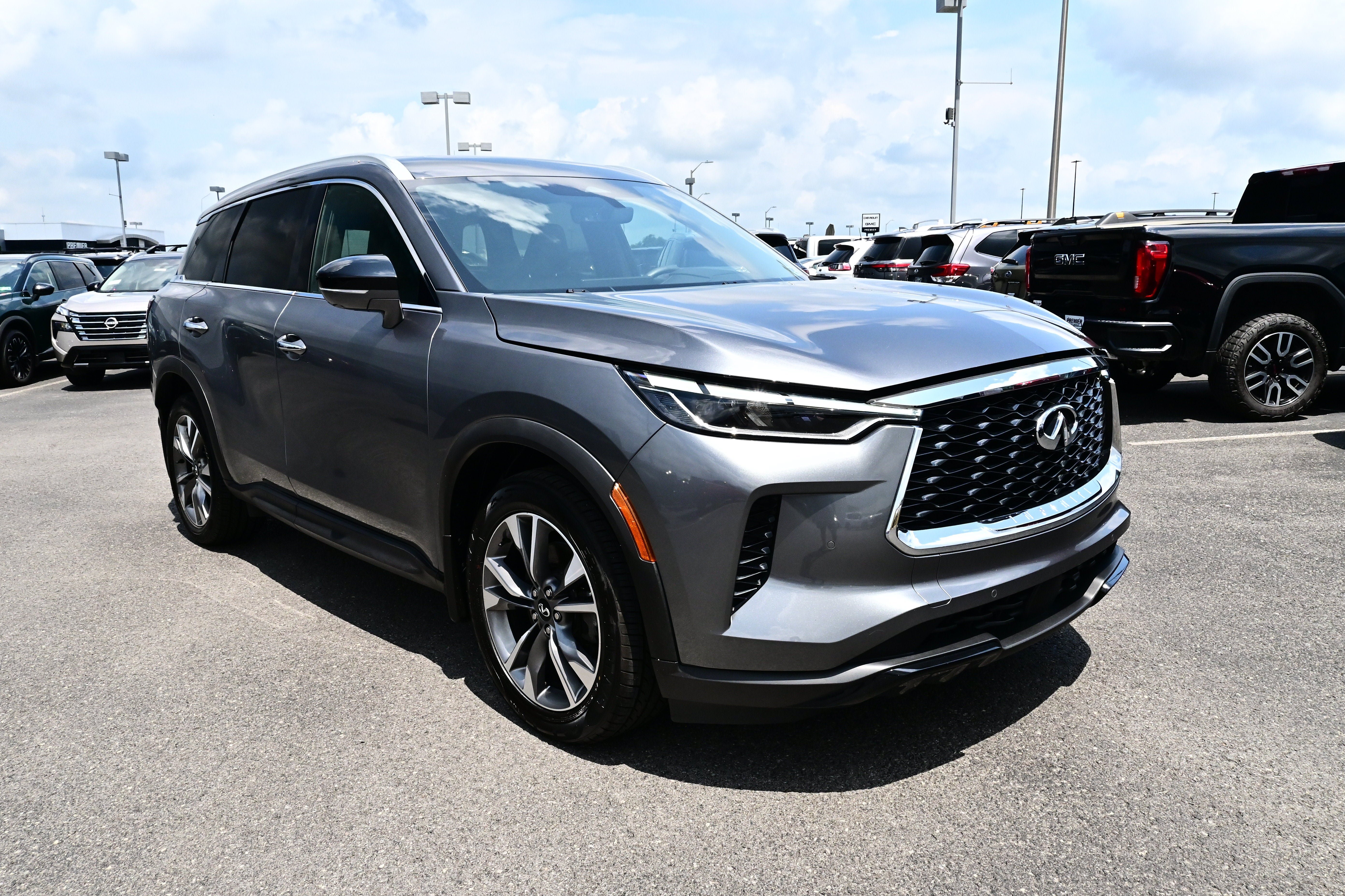Used 2023 INFINITI QX60 Luxe w/ Cargo Package AWD/4WD image 2