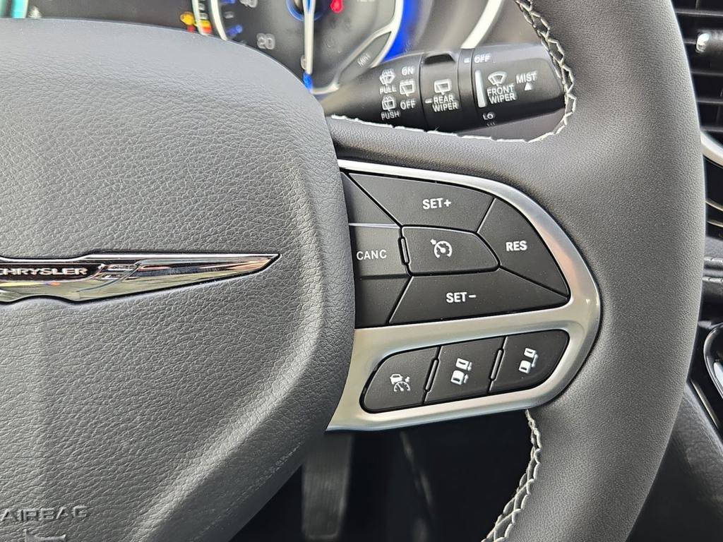 New 2026 Chrysler Pacifica Select FWD image 23