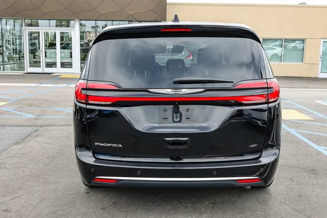 Used 2024 Chrysler Pacifica Touring-L FWD image 5