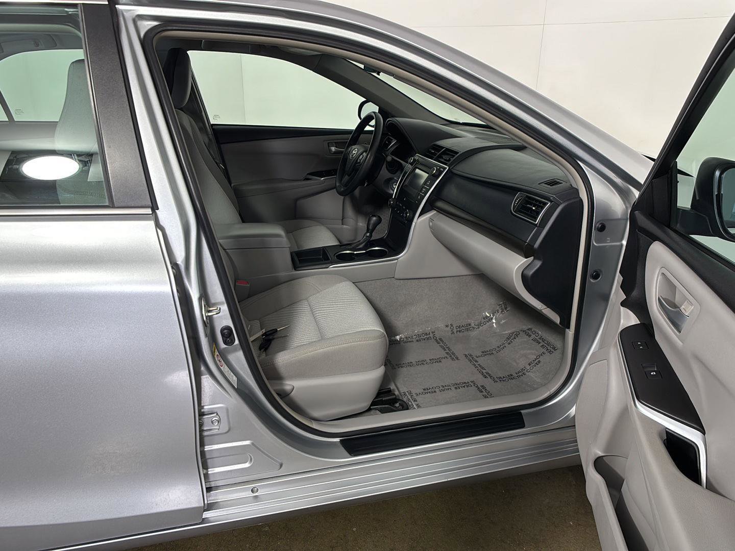 Used 2015 Toyota Camry LE FWD image 22