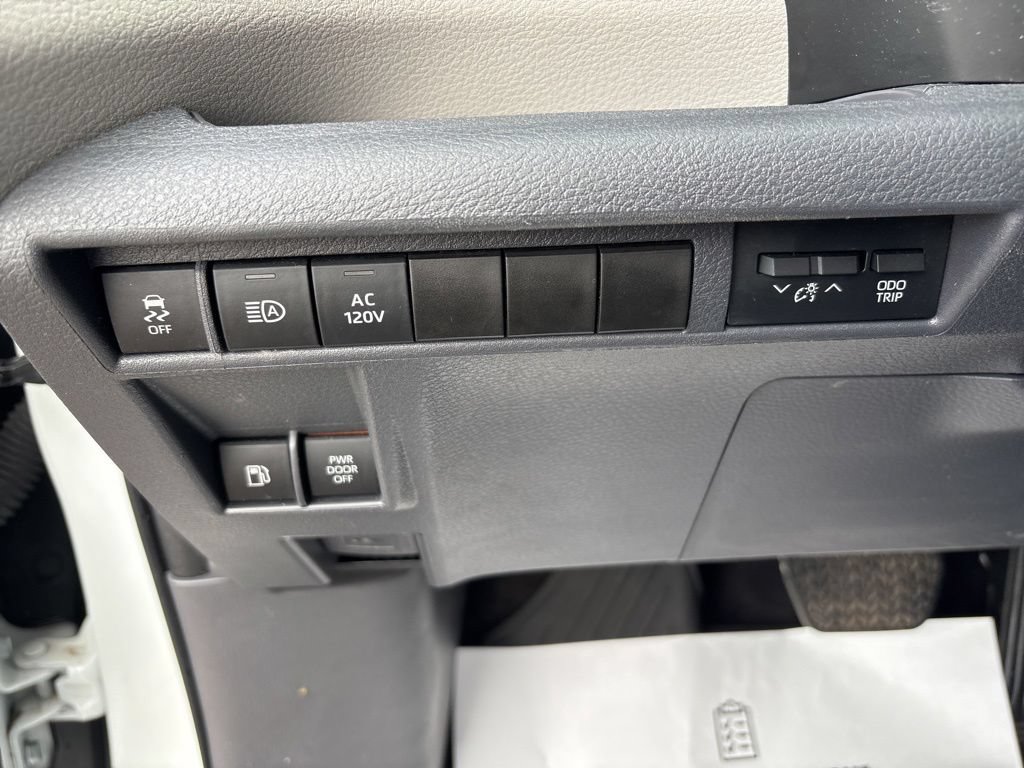 Used 2023 Toyota Sienna Limited AWD/4WD image 19