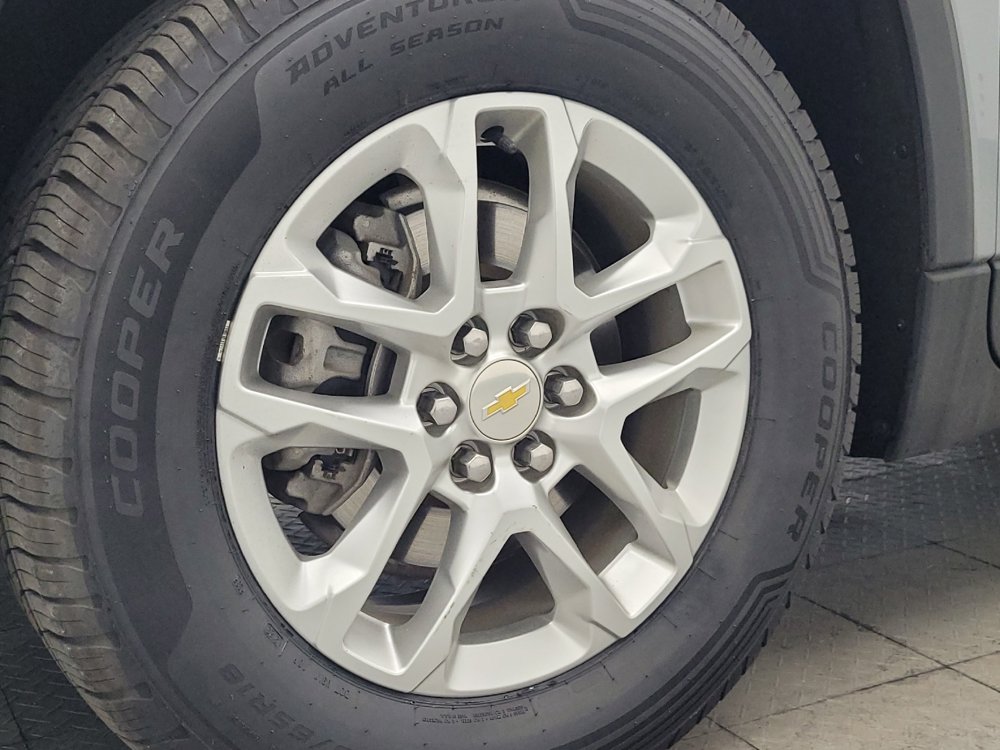 Used 2023 Chevrolet Traverse LS FWD image 31