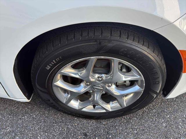 Used 2018 Chrysler Pacifica Limited image 12