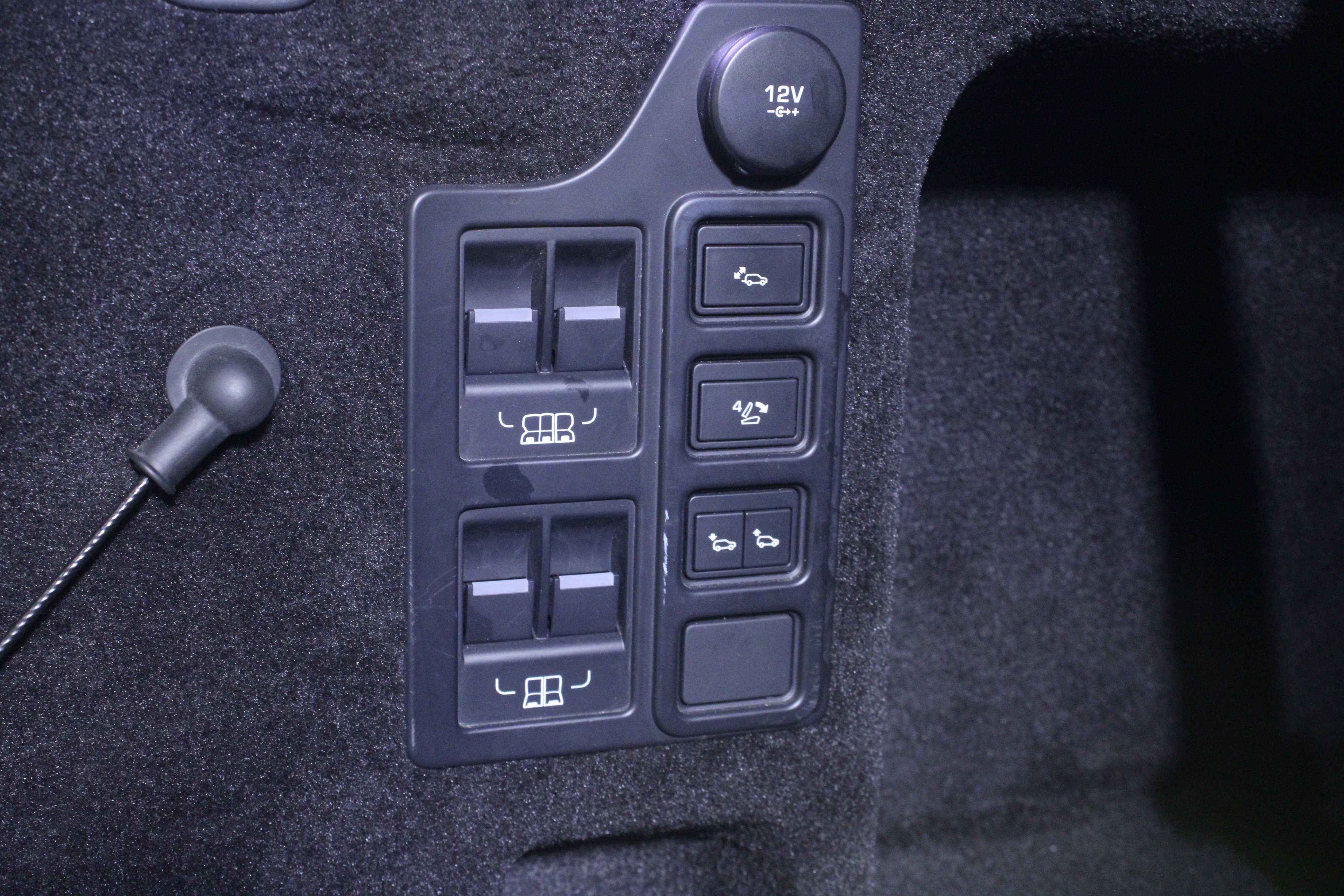 Used 2020 Land Rover Discovery HSE image 13