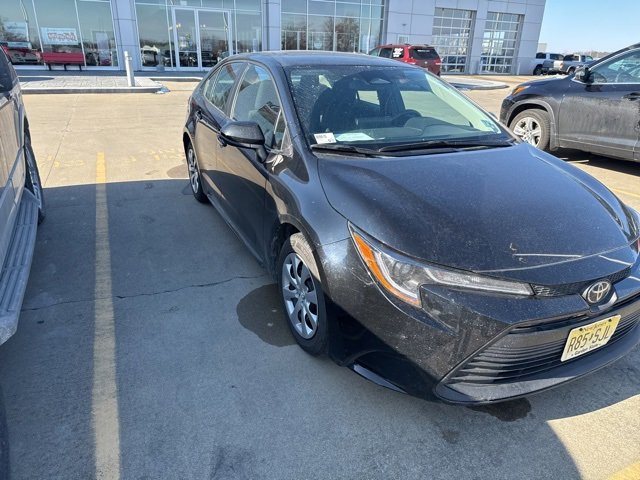 Used 2023 Toyota Corolla LE image 3