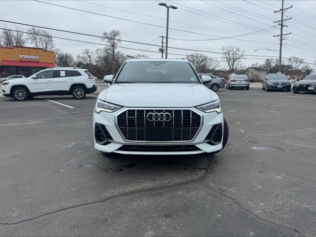 Used 2023 Audi Q3 2.0T Premium Plus w/ Premium Plus Package image 2