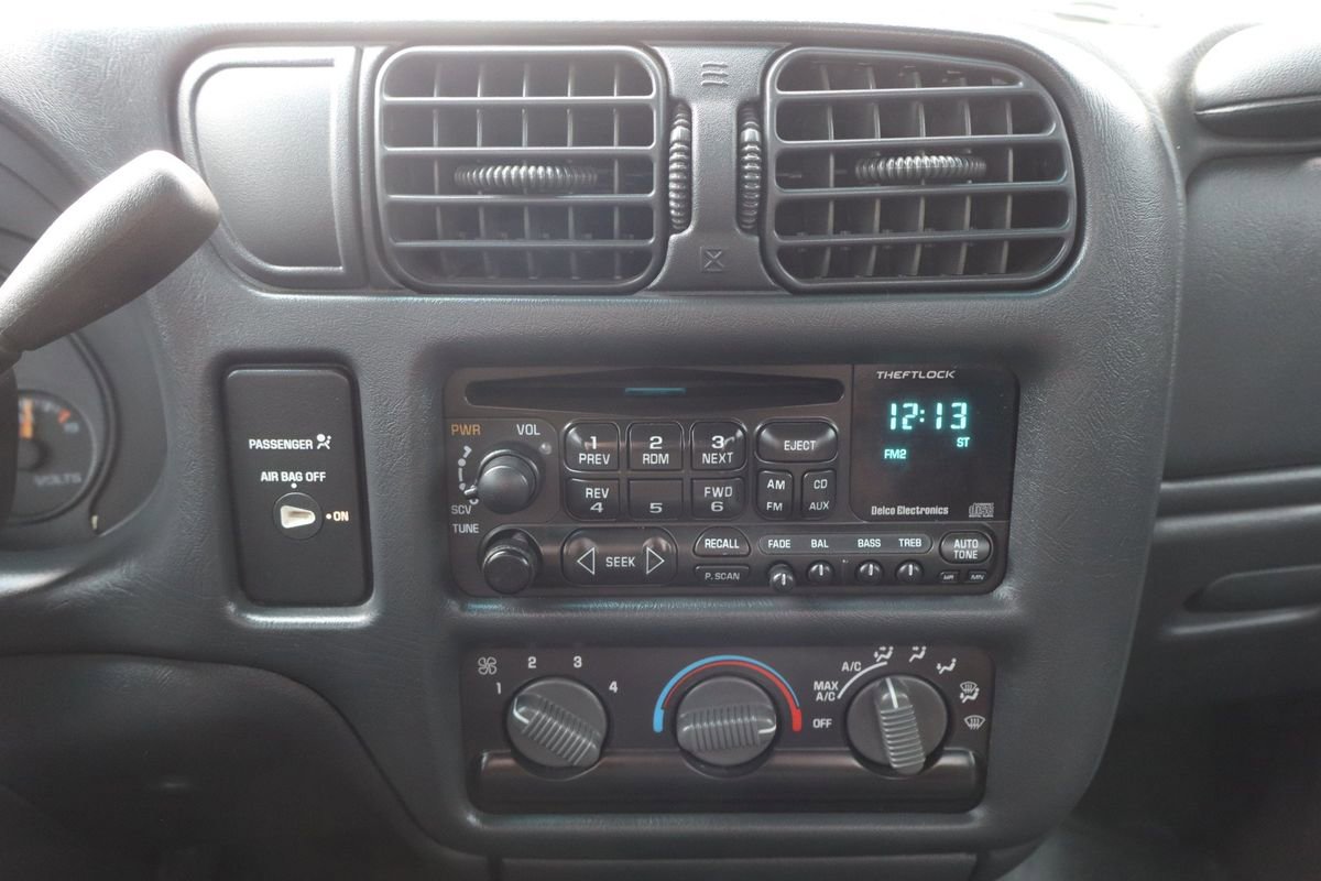 Used 2000 Chevrolet S10 Pickup LS w/ Preferred Equipment Group RWD image 25