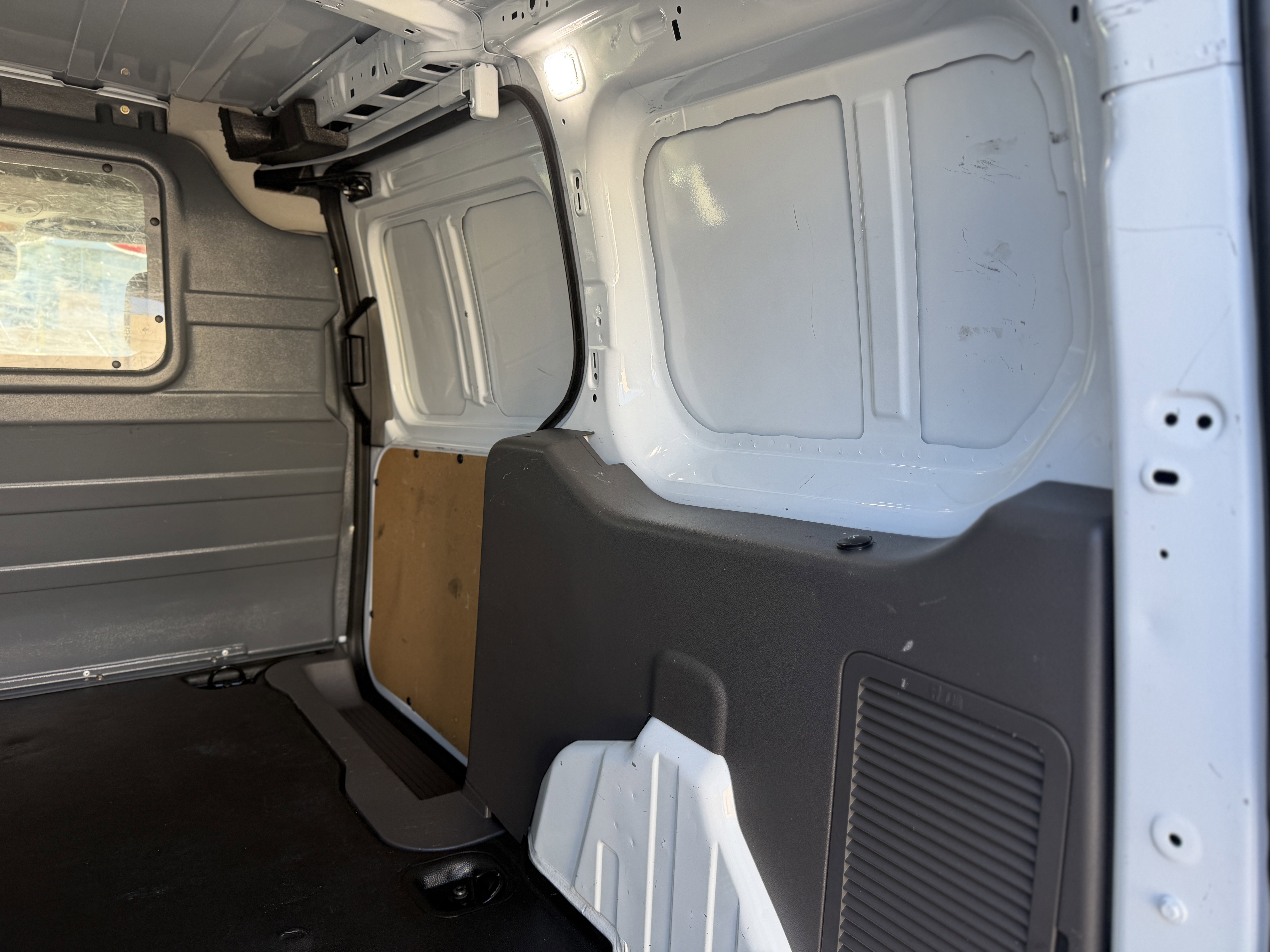 Certified 2022 Ford Transit Connect XL FWD image 11