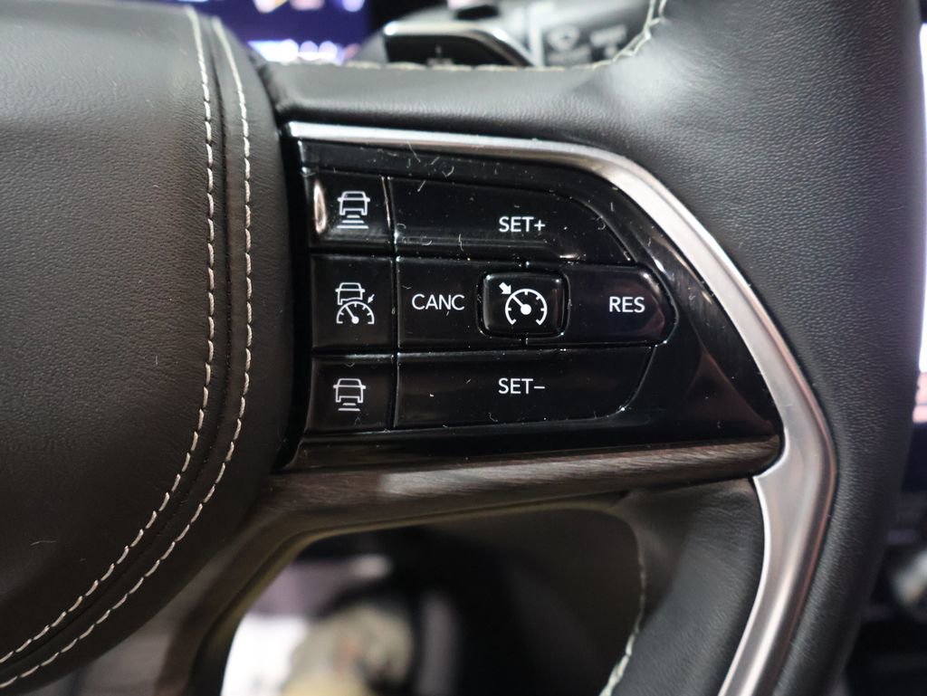 Certified 2022 Jeep Grand Cherokee Overland w/ Luxury Tech Group IV image 36