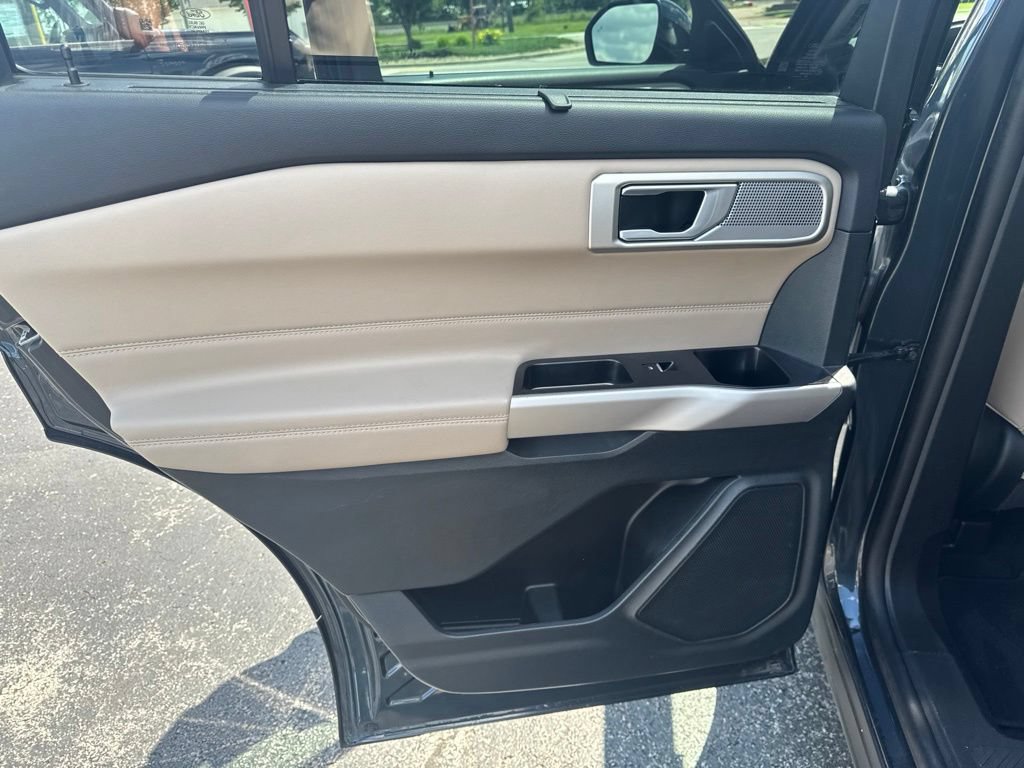 Used 2023 Ford Explorer Limited w/ Equipment Group 301A AWD/4WD image 35