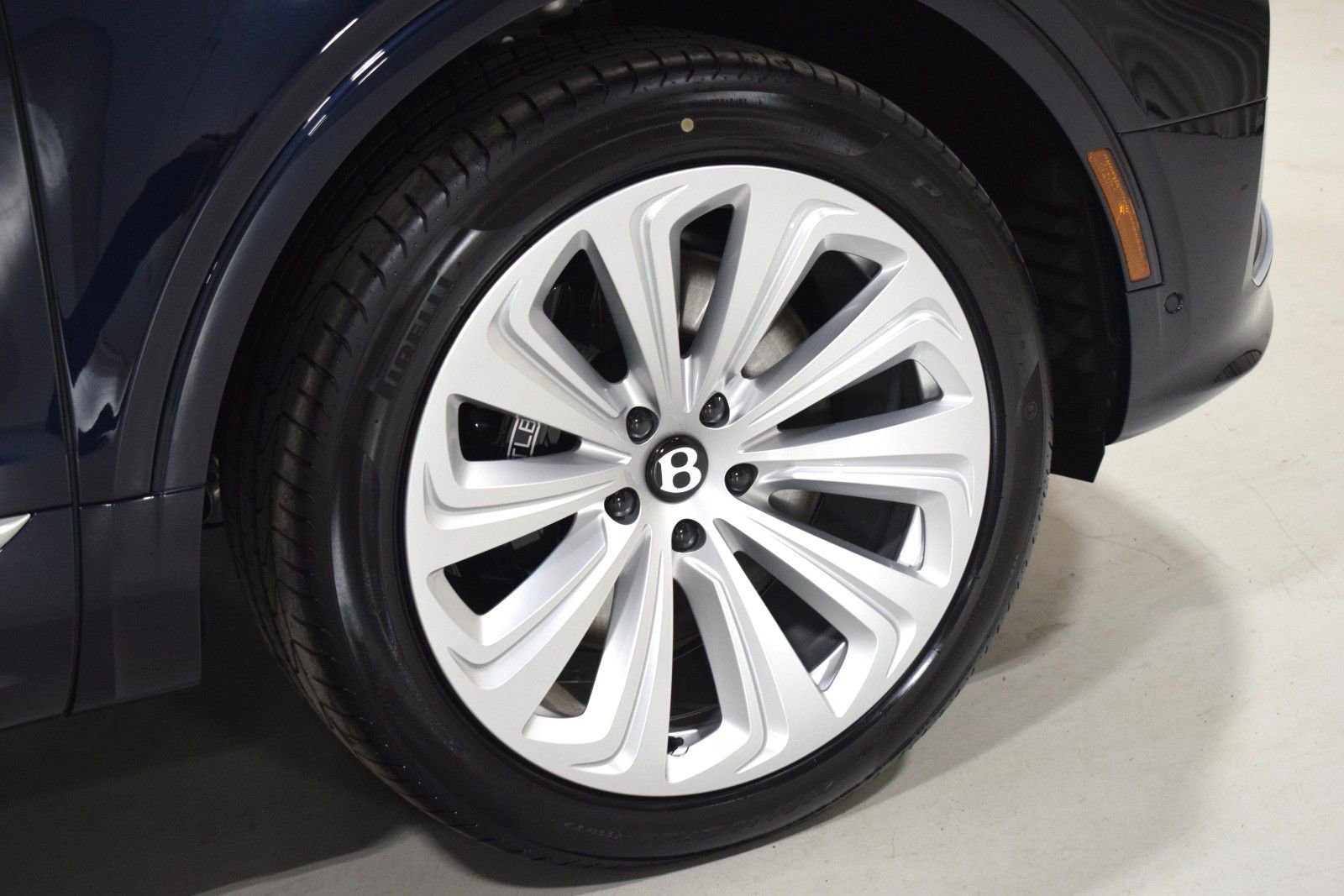 New 2026 Bentley Bentayga AWD/4WD image 7