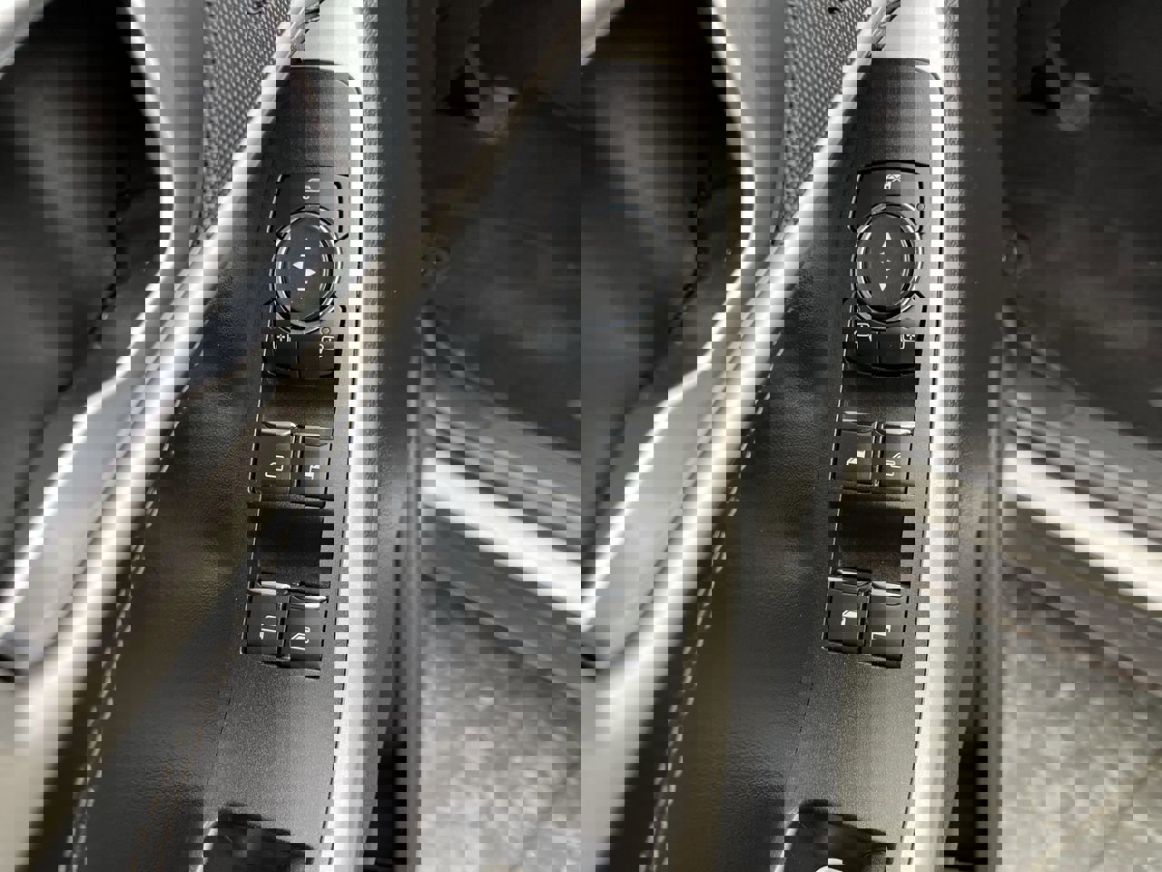 Used 2022 Ford Explorer XLT w/ Equipment Group 202A image 10