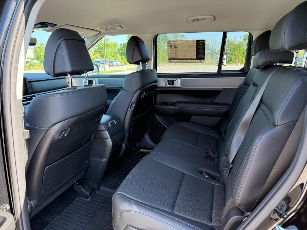 Used 2025 Hyundai Santa Fe SEL FWD image 10