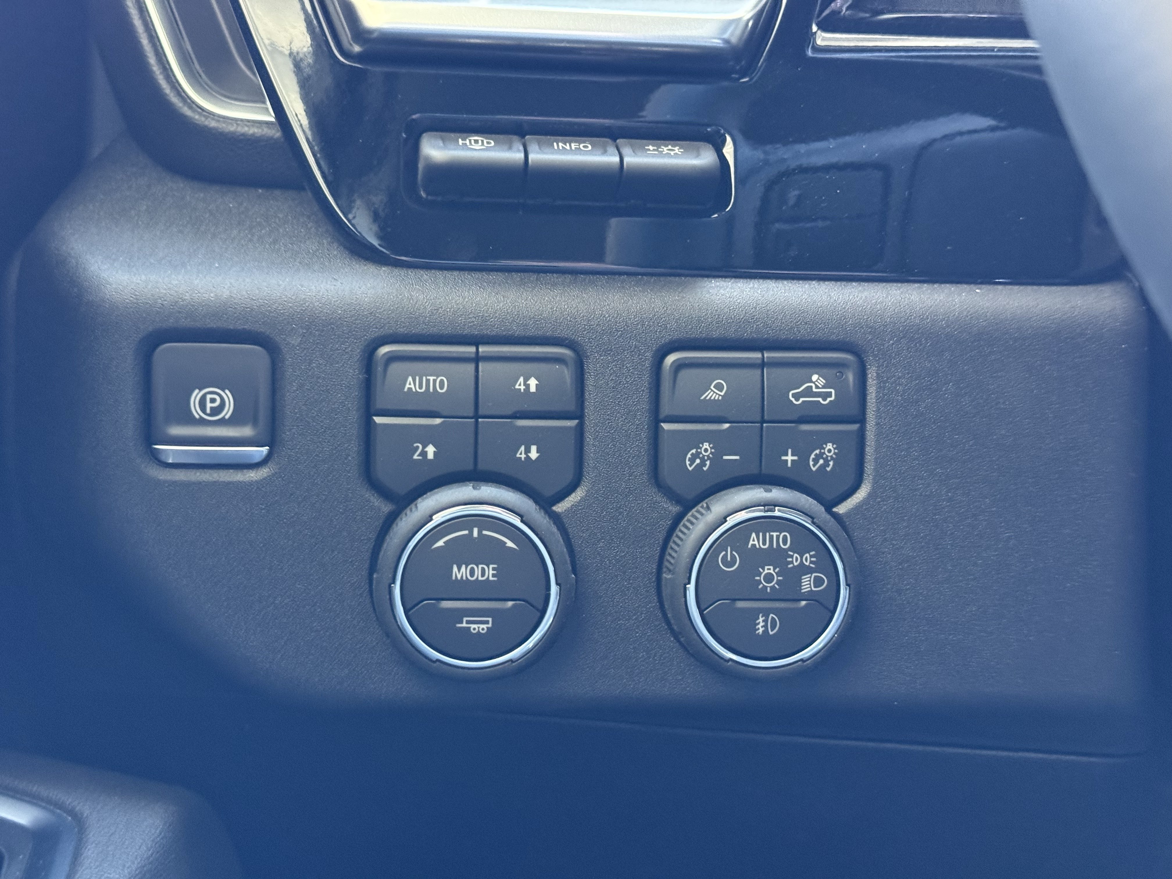 New 2026 Chevrolet Silverado 2500 LTZ w/ LTZ Plus Package AWD/4WD image 26