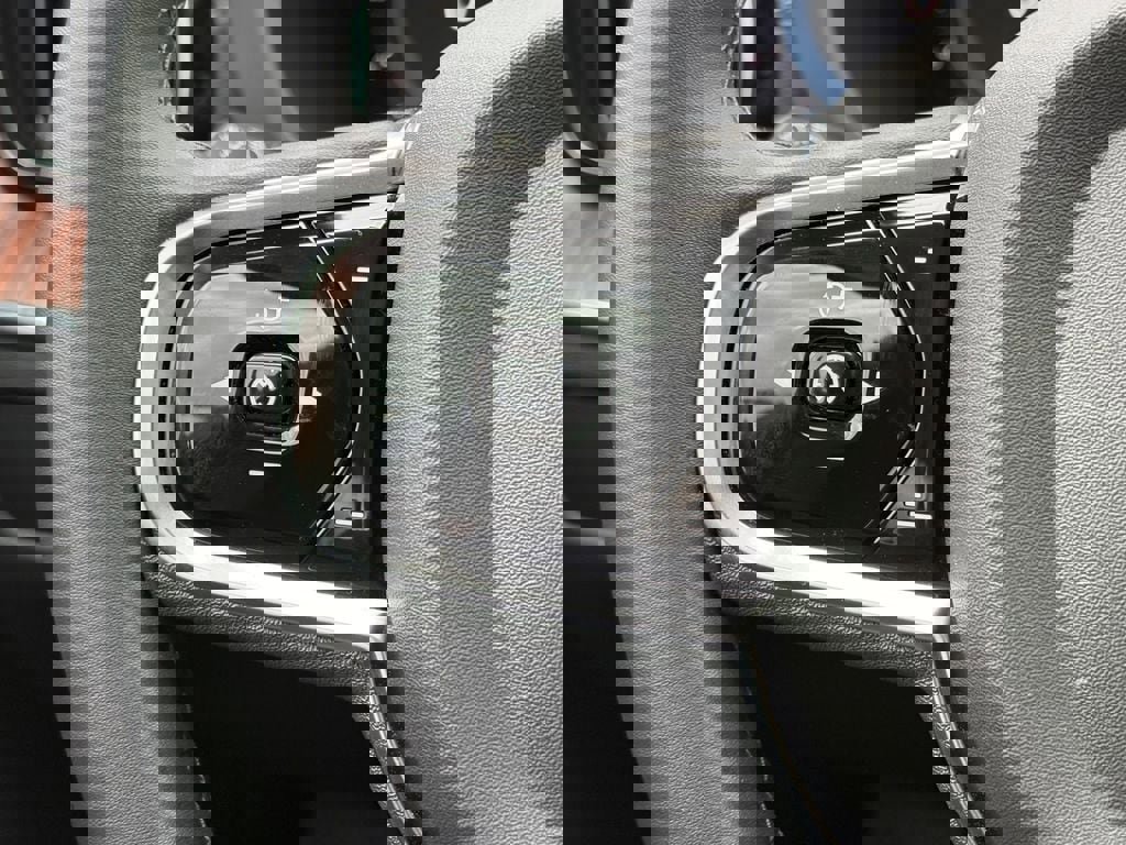 Used 2023 Volvo XC60 B5 Ultimate w/ Climate Package image 18