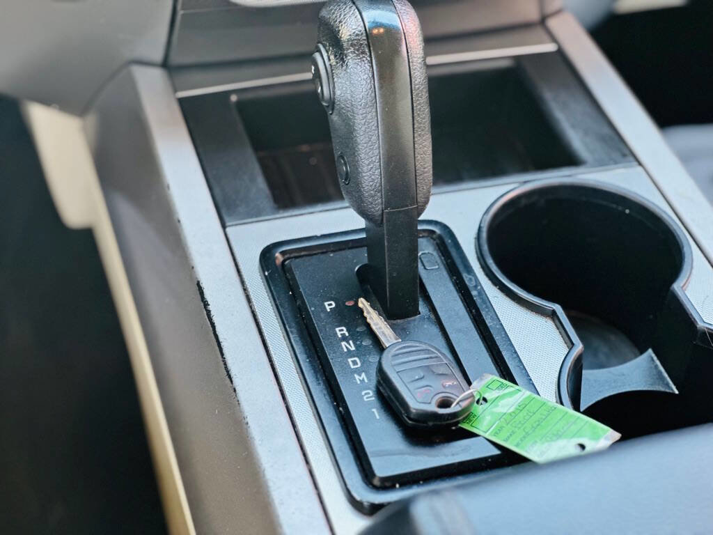 Used 2015 Ford Expedition XLT image 10