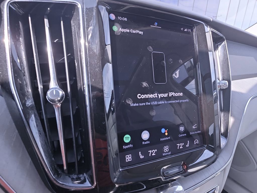 Used 2023 Volvo XC60 B5 Plus image 25