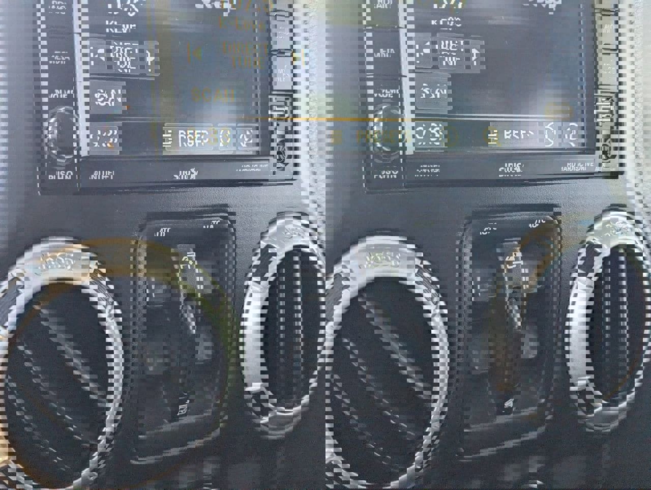 Used 2016 Jeep Wrangler Unlimited Rubicon image 24