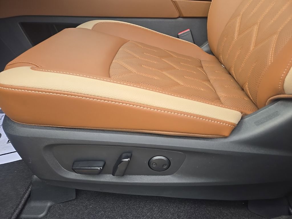 New 2026 Nissan Pathfinder Platinum image 10