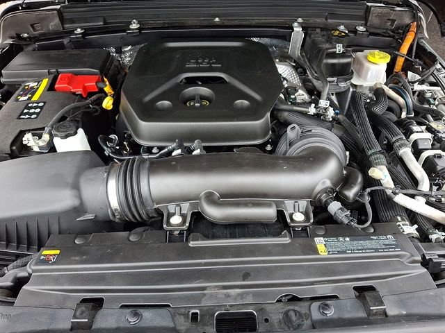 Used 2025 Jeep Wrangler Unlimited Sahara w/ Safety Group image 29