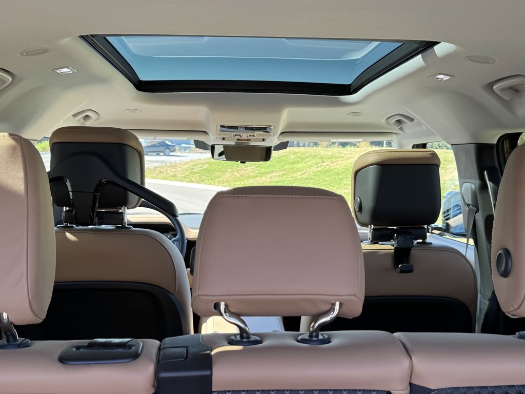 New 2026 Land Rover Defender 110 S image 18