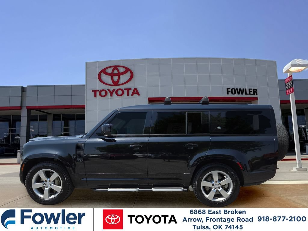 Used 2023 Land Rover Defender 130 SE AWD/4WD image 2