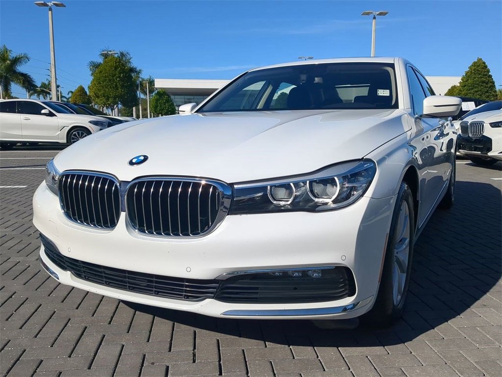 Used 2018 BMW 740i xDrive image 9