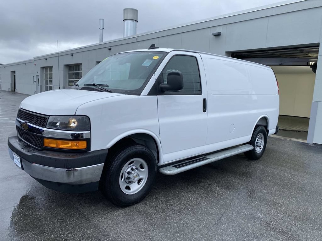 Used 2025 Chevrolet Express 2500 w/ Driver Convenience Package RWD image 5
