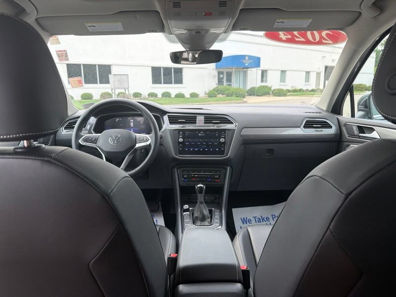 Used 2024 Volkswagen Tiguan SE AWD/4WD image 19
