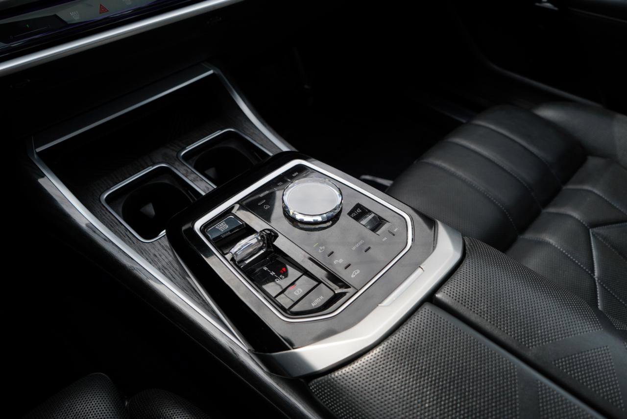 Used 2023 BMW 760i xDrive w/ Executive Package image 41