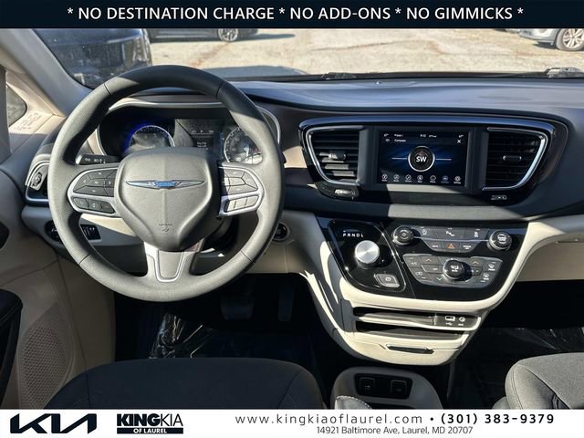 Used 2018 Chrysler Pacifica Touring Plus image 2