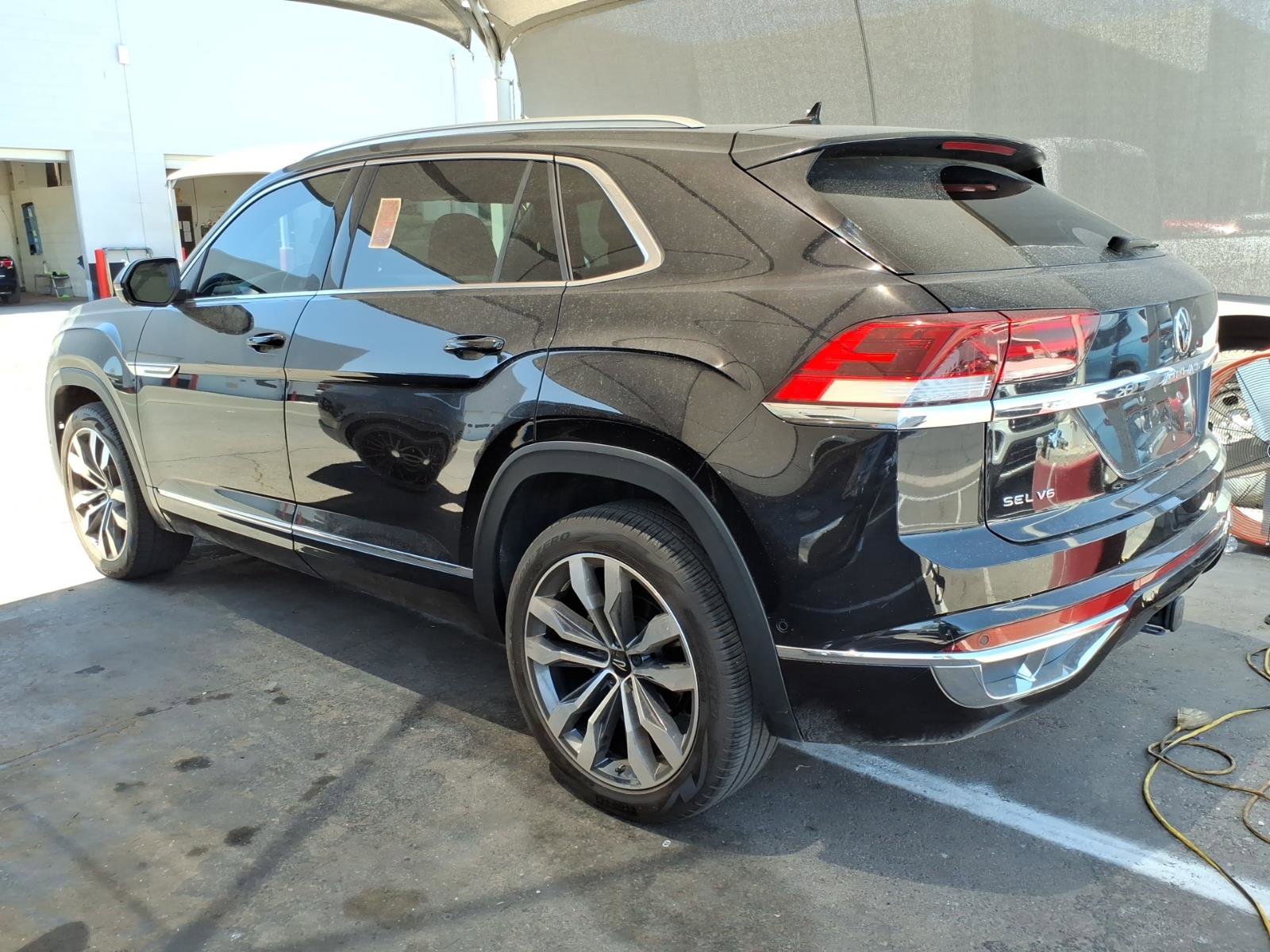 Used 2023 Volkswagen Atlas Cross Sport SEL Premium R-Line AWD/4WD image 2