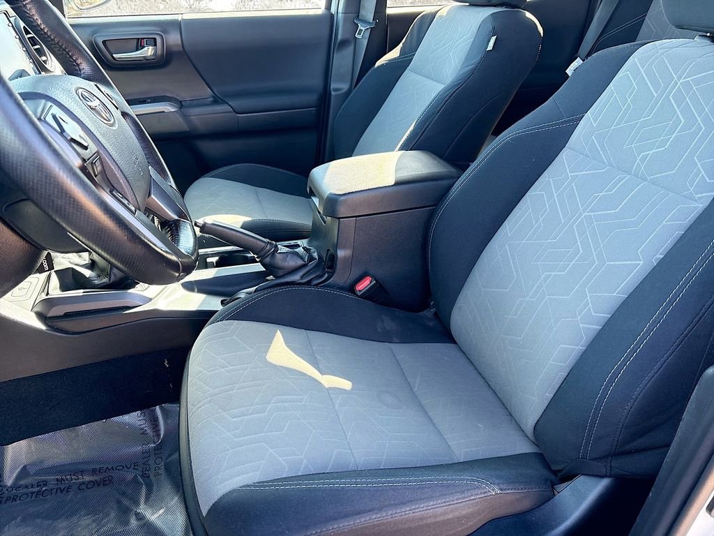 Used 2021 Toyota Tacoma TRD Off-Road image 19