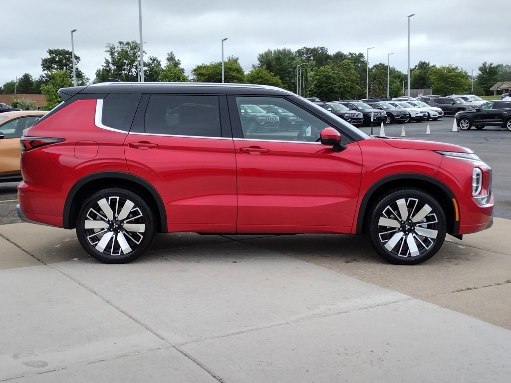 New 2025 Mitsubishi Outlander SEL image 14