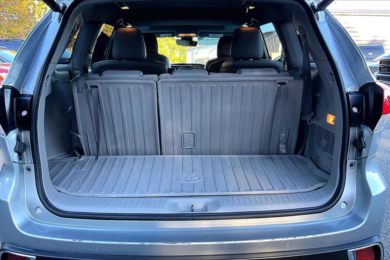 Certified 2018 Toyota Highlander Limited AWD/4WD image 31