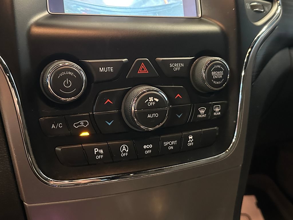 Used 2019 Jeep Grand Cherokee Laredo w/ Security & Convenience Group AWD/4WD image 15