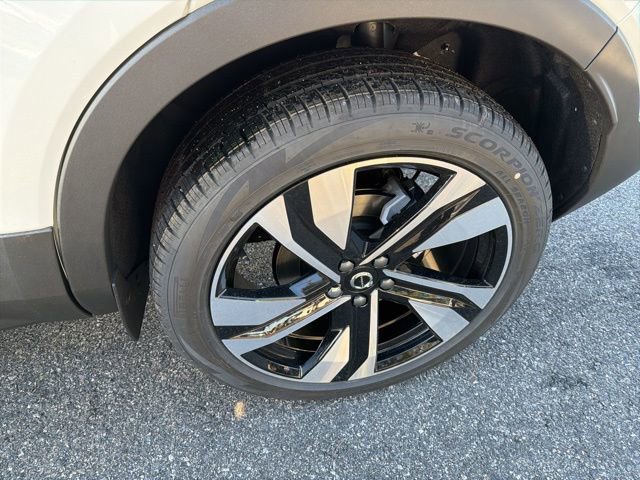 New 2026 Volvo XC40 B5 Ultra w/ Protection Package Premier image 8
