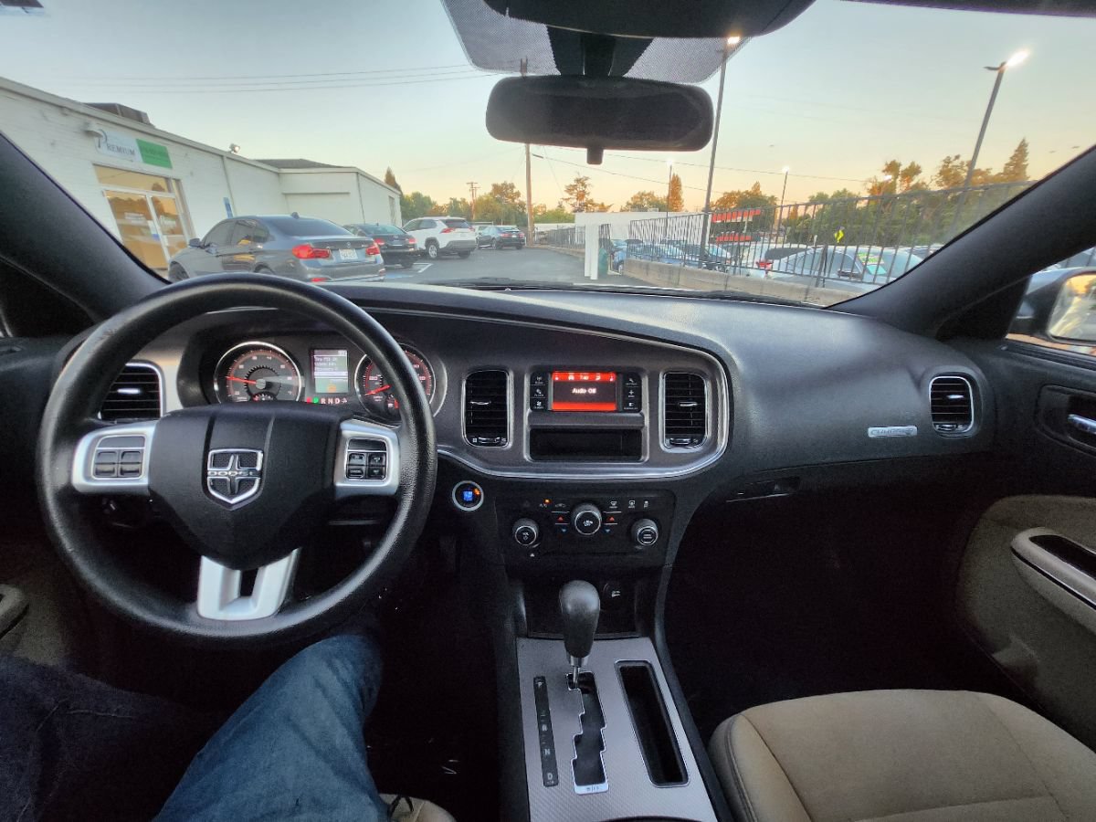 Used 2011 Dodge Charger SE RWD image 15