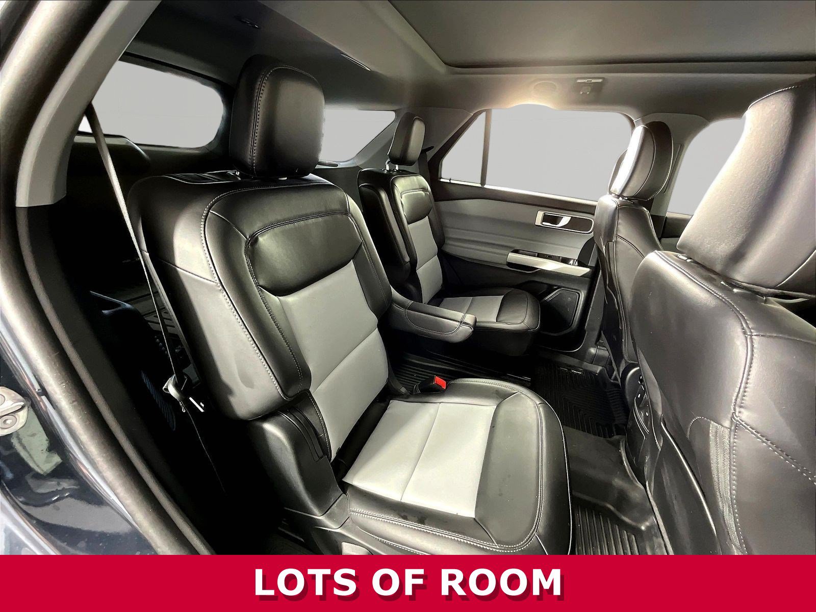 Used 2023 Ford Explorer XLT w/ Equipment Group 202A AWD/4WD image 25