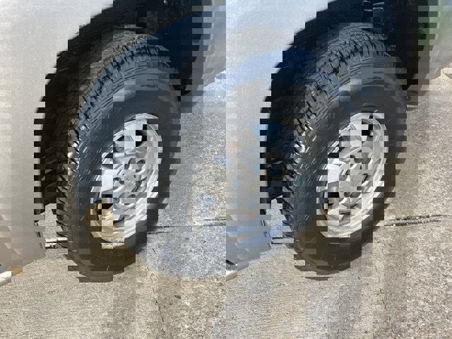 Used 2000 Chevrolet Suburban LS w/ LS Preferred Equipment Group image 6