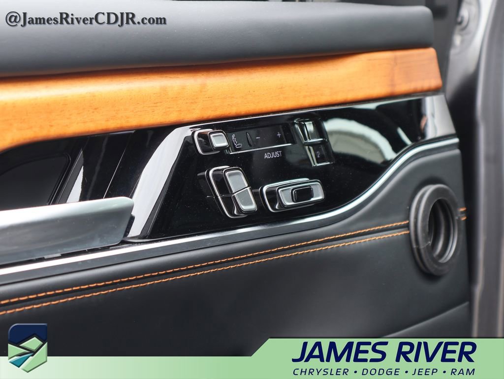 Used 2024 Jeep Grand Wagoneer L Series III AWD/4WD image 27