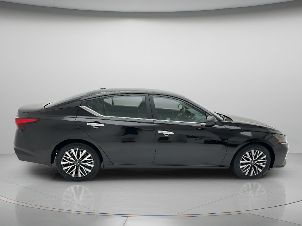 Used 2025 Nissan Altima 2.5 SV FWD image 6